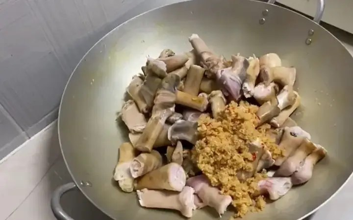 Bước 3: Ướp thịt