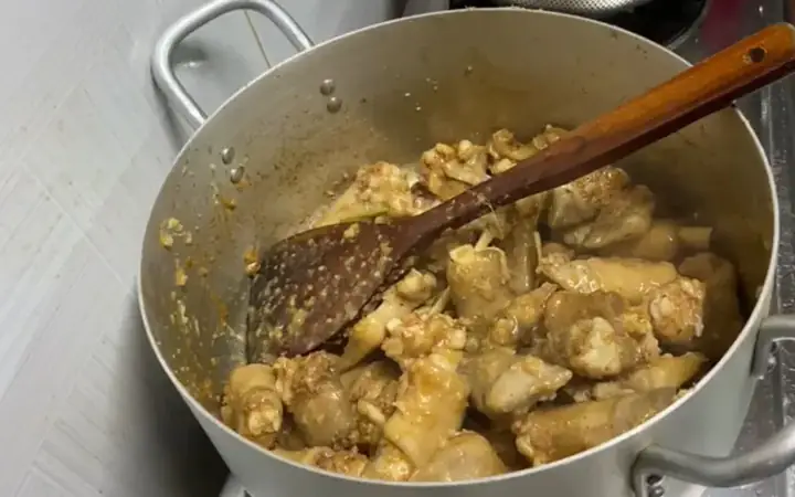 Bước 4: Nấu thịt