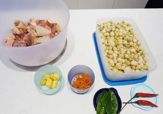 Chuẩn bị nguyên liệu và dụng cụ