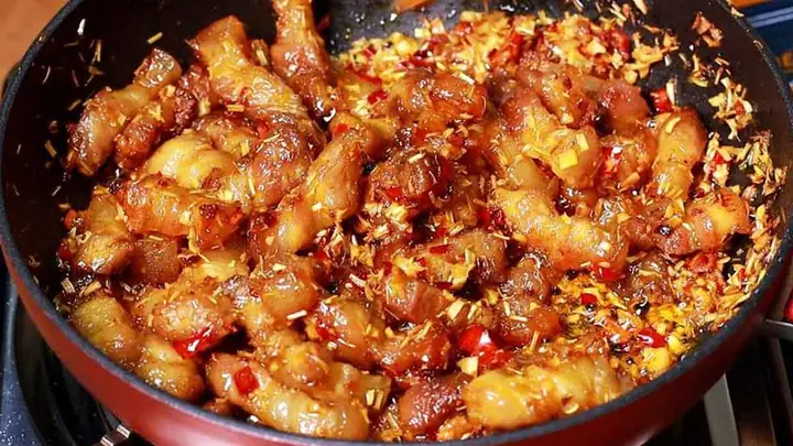 Các món ngon từ thịt lợn - Thịt ram sả ớt