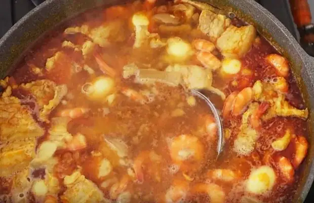 Bước 7: Cách nấu nước nhân mì Quảng