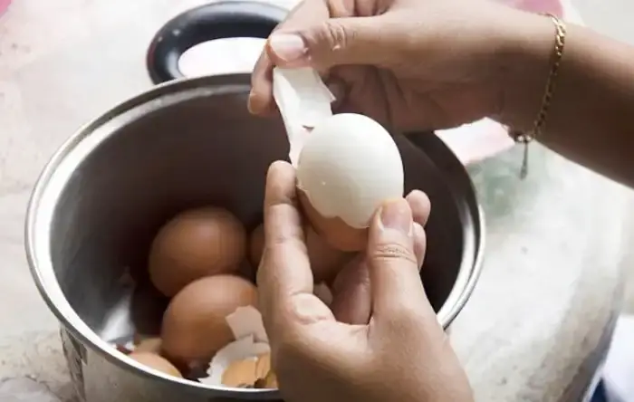 Luộc Và Bóc Trứng Luộc Và Bóc Trứng