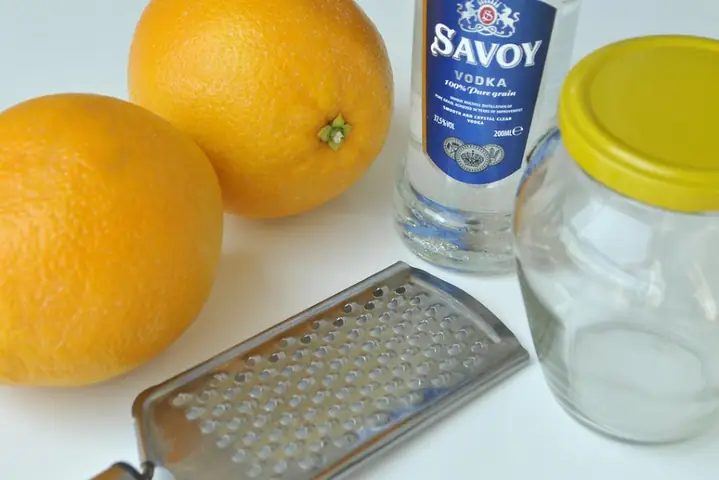 2Cách làm tinh dầu cam với rượu