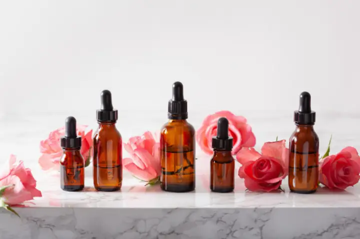 1. Nguyên liệu chuẩn bị để làm tinh dầu hoa hồng nguyên chất