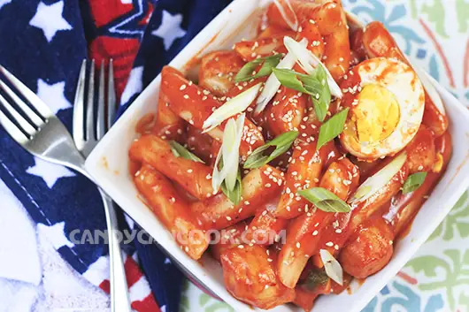 cách nấu tokbokki với mì tôm cách nấu tokbokki với mì tôm