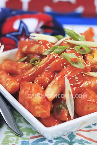 cách nấu tokbokki với mì tôm cách nấu tokbokki với mì tôm