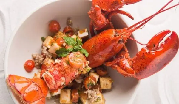 Tôm hùm sốt bơ cà chua