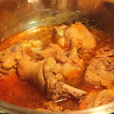 Bước 3: Đun thịt vịt vừa ướp Bước 3: Đun thịt vịt vừa ướp