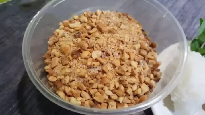 Làm muối đậu để ăn xôi bắp