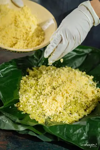 Cuối tuần, chị em nội trợ hãy vào bếp trổ tài nấu món xôi cốm, chè cốm hạt sen chuẩn vị Hà Nội để gia đình cùng thưởng thức. Cuối tuần, chị em nội trợ hãy vào bếp trổ tài nấu món xôi cốm, chè cốm hạt sen chuẩn vị Hà Nội để gia đình cùng thưởng thức.