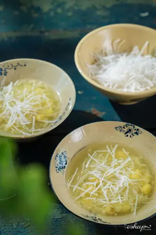 Cuối tuần, chị em nội trợ hãy vào bếp trổ tài nấu món xôi cốm, chè cốm hạt sen chuẩn vị Hà Nội để gia đình cùng thưởng thức. Cuối tuần, chị em nội trợ hãy vào bếp trổ tài nấu món xôi cốm, chè cốm hạt sen chuẩn vị Hà Nội để gia đình cùng thưởng thức.