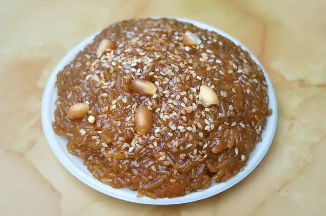 Món chè con ong trên mâm cơm tất niên - Ảnh 1.