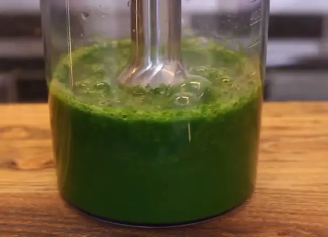 Bước 2: Sơ chế rau khúc Bước 2: Sơ chế rau khúc