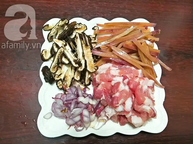 Xôi mặn kiểu Đài Loan vừa dễ làm lại ngon miệng, chắc chắn gia đình bạn ai cũng sẽ cảm thấy hấp dẫn khi được thưởng thức đấy.