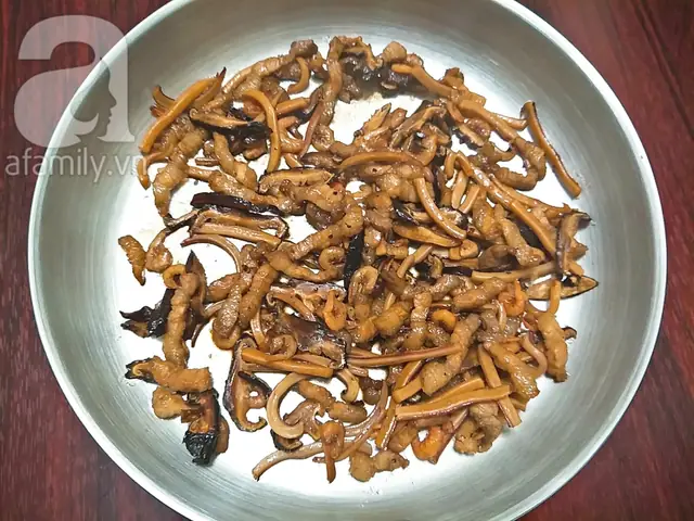 Xôi mặn kiểu Đài Loan vừa dễ làm lại ngon miệng, chắc chắn gia đình bạn ai cũng sẽ cảm thấy hấp dẫn khi được thưởng thức đấy.