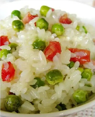 Bước 2: các bước thực hiện món xôi lạp xưởng đậu Hà Lan.