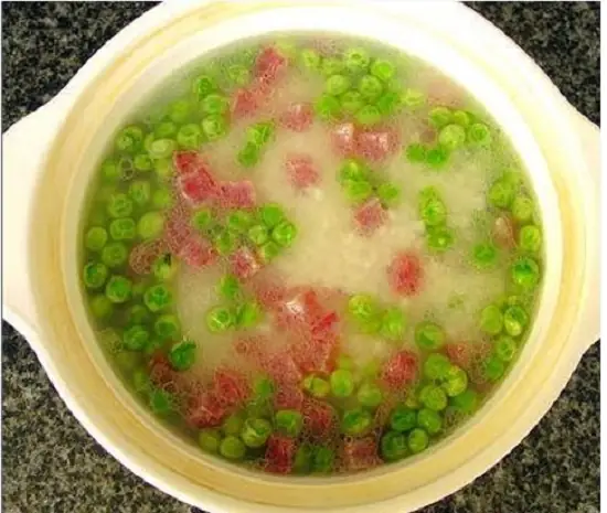 Bước 2: các bước thực hiện món xôi lạp xưởng đậu Hà Lan.