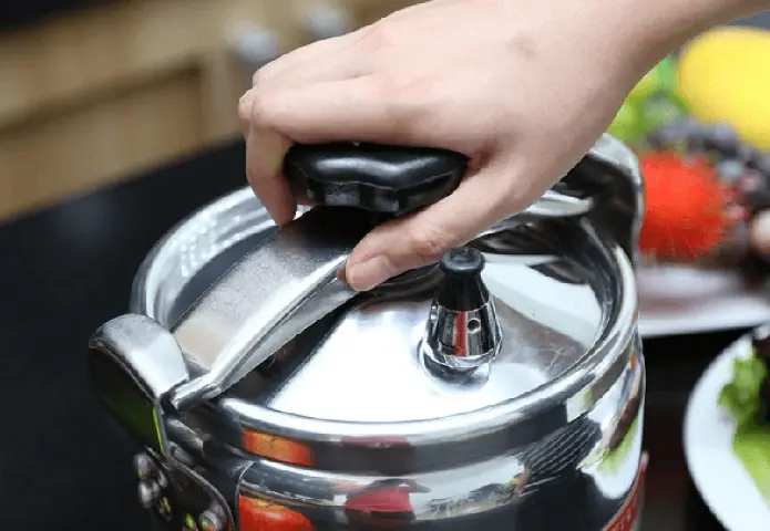 Cách nấu xôi gấc bằng nồi áp suất