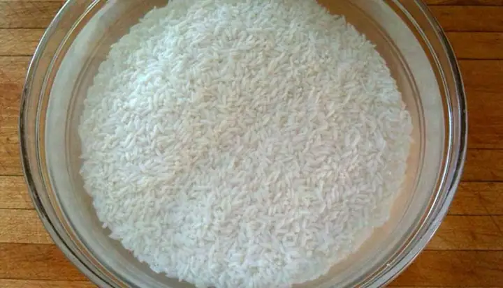 2. Thực hiện cách nấu xôi khúc bằng nồi cơm điện qua các bước 2. Thực hiện cách nấu xôi khúc bằng nồi cơm điện qua các bước