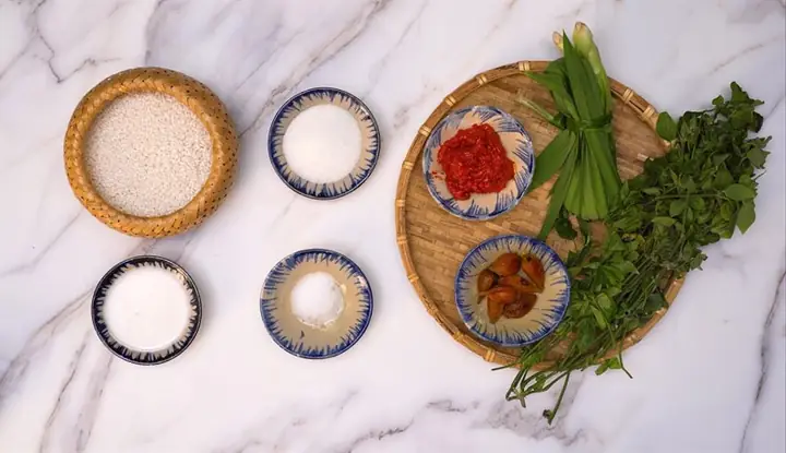 Chuẩn bị nguyên liệu làm xôi ngũ sắc