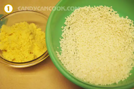 Chuẩn bị đậu xanh và gạo nếp để nấu xôi vò