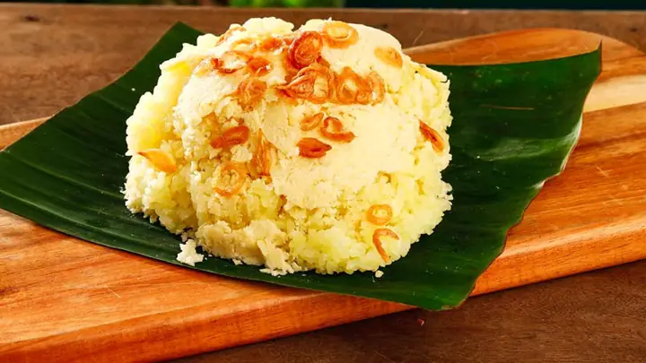 Xôi xéo ngô (bắp) với vị thơm của ngô hoà quyện cùng hành phi, dẻo của xôi tạo nên một bữa sáng tuyệt vời. Hướng dẫn cách nấu xôi xéo ngon tại nhà.