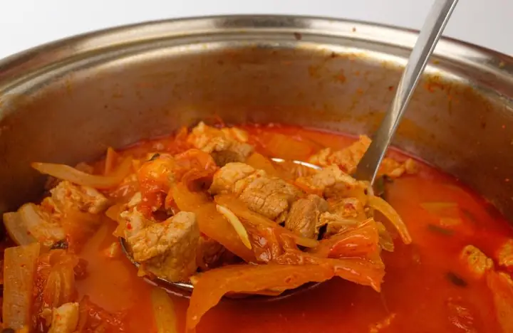 2.2. Lưu ý để cách nấu canh kim chi xúc xích ngon