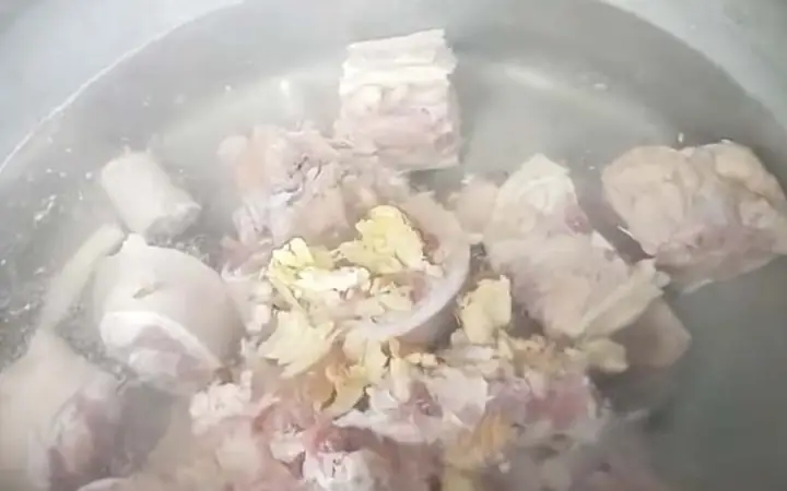 2.2. Hướng dẫn nấu canh xương bò với đỗ đen 2.2. Hướng dẫn nấu canh xương bò với đỗ đen