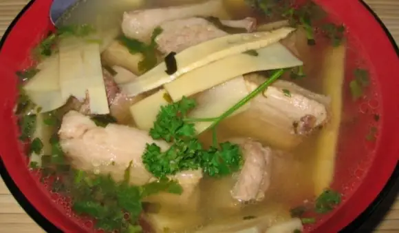 Canh xương măng chua là món ăn rất thanh mát và kích thích vị giác. Cùng học cách chế biến để gia đình thưởng thức bạn nhé. Canh xương măng chua là món ăn rất thanh mát và kích thích vị giác. Cùng học cách chế biến để gia đình thưởng thức bạn nhé.