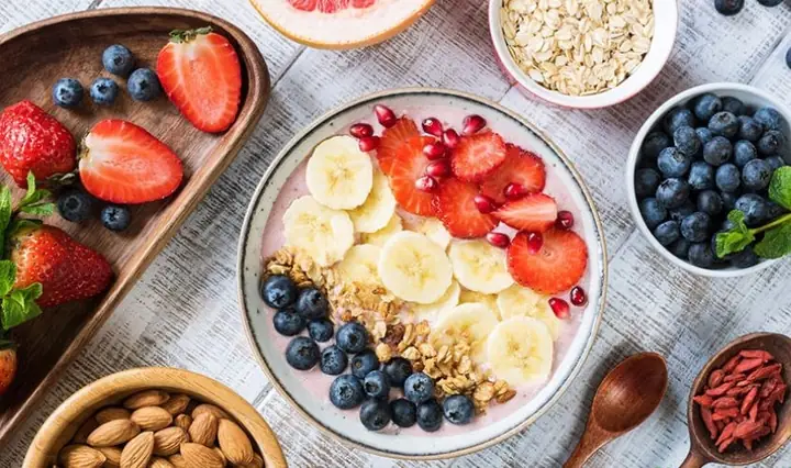 3.3 Salad yến mạch, sữa chua hoa quả 3.3 Salad yến mạch, sữa chua hoa quả