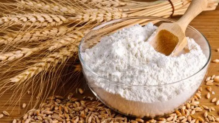 Bột năng với bột mì