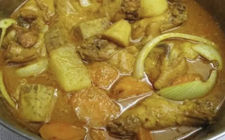 Bước 2: Nấu Cà Ri Gà