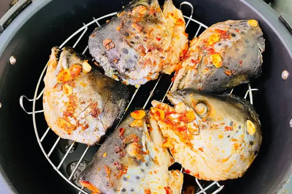 1.7. Đầu cá hồi nướng sa tế 1.7. Đầu cá hồi nướng sa tế