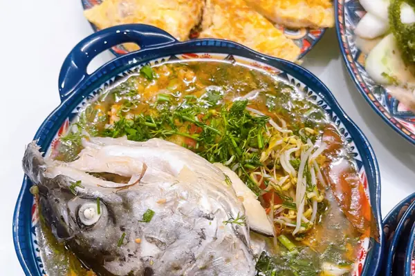 1.1. Canh chua đầu cá hồi 1.1. Canh chua đầu cá hồi