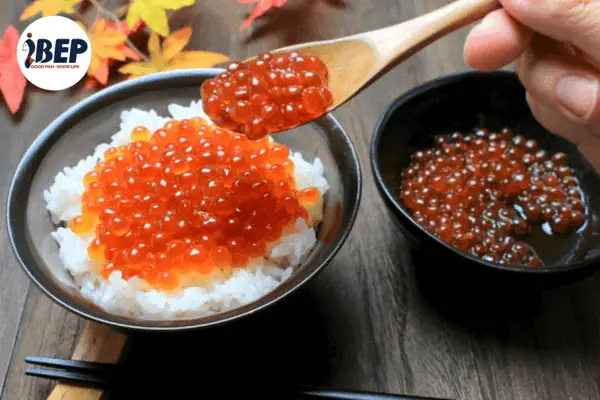 7.2. Trứng cá hồi ăn cơm trắng 7.2. Trứng cá hồi ăn cơm trắng