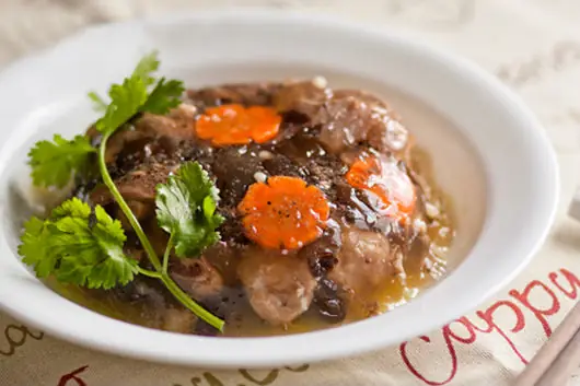 Hướng dẫn cách làm thịt gà nấu đông dành cho các mẹ ngày Tết