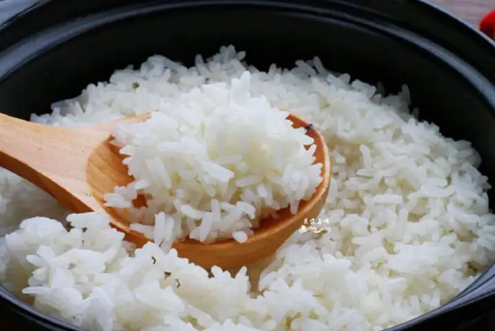 Ngâm gạo trước khi nấu cơm