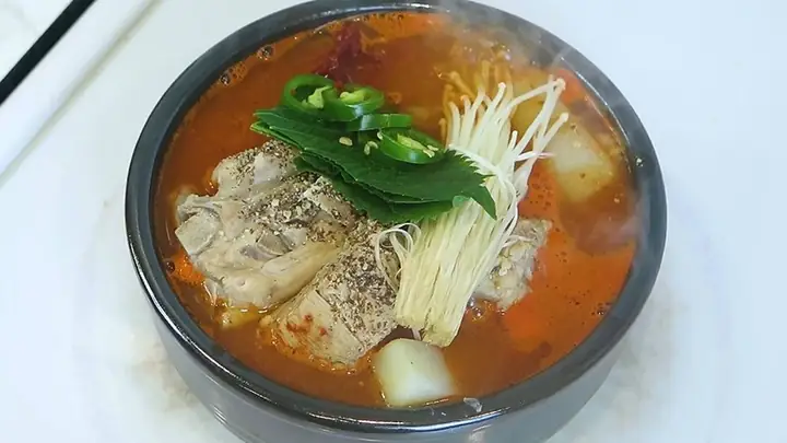 1. Canh Cà Rốt Khoai Tây Xương Heo