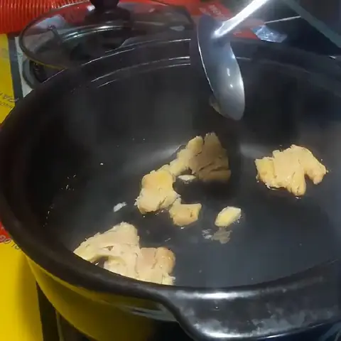 Cách làm gà nấu rượu gừng đơn giản, thơm ngon nức mũi Cách làm gà nấu rượu gừng đơn giản, thơm ngon nức mũi