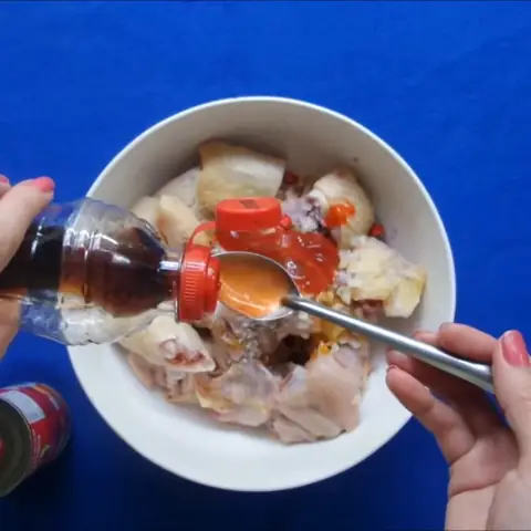 2 cách làm thịt gà nấu cá mòi hộp ngon đậm đà dễ làm ngay tại nhà 2 cách làm thịt gà nấu cá mòi hộp ngon đậm đà dễ làm ngay tại nhà