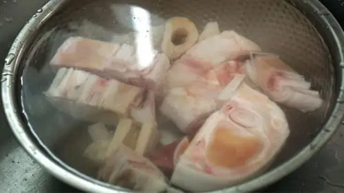 Bước 1: Sơ Chế Xương Bò