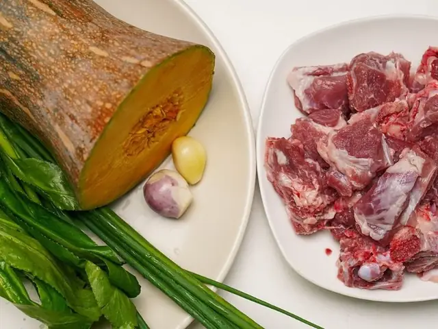 Nguyên Liệu Canh Bí Đỏ Nấu Xương