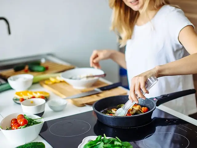 Bí quyết số 1: Nấu những món đơn giản khi học nấu ăn cơ bản