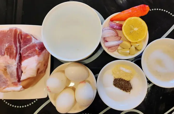 Bước 1 – Chuẩn bị nguyên liệu làm món thịt kho tàu Bước 1 – Chuẩn bị nguyên liệu làm món thịt kho tàu