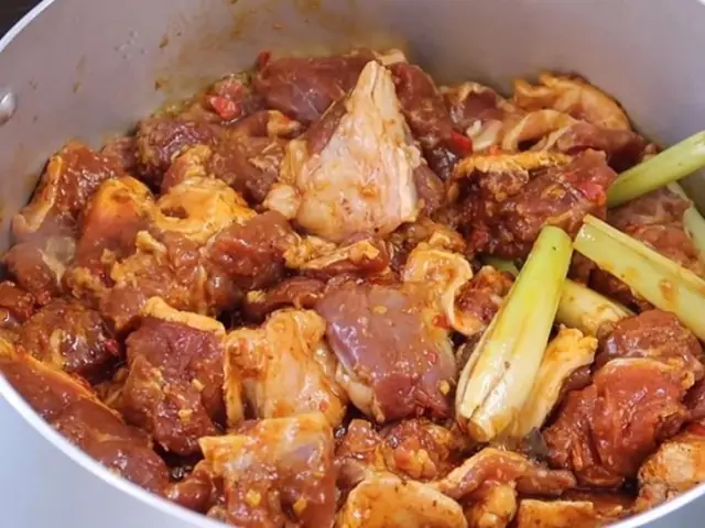 Bước 2: Ướp Thịt Bò Bước 2: Ướp Thịt Bò