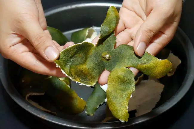 Dùng vỏ quýt và vỏ cam