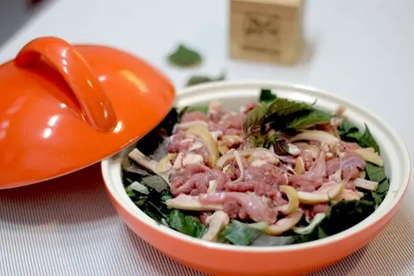 Cách Khử Mùi Hôi Của Thịt Dê Bằng Sa Nhân Và Tía Tô