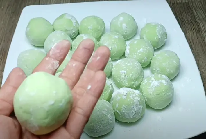 Bước 3: Nặn bánh Bước 3: Nặn bánh