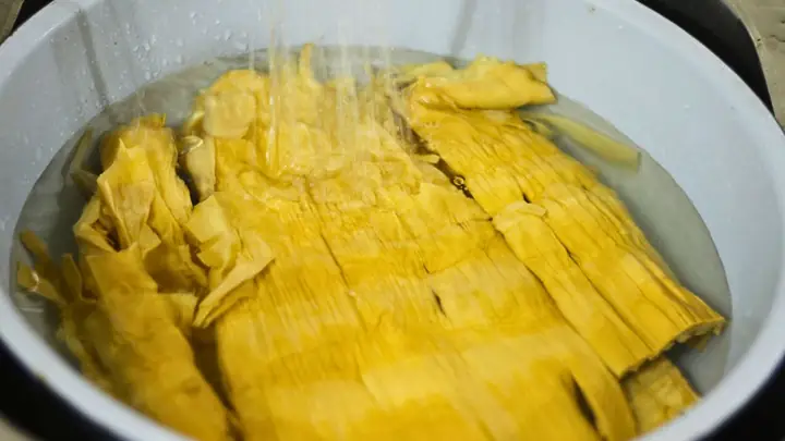 Bước 1: Ngâm Măng