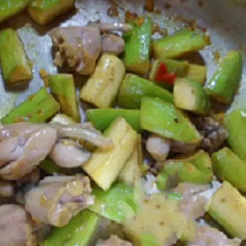 Xào ếch với chuối Xào ếch với chuối